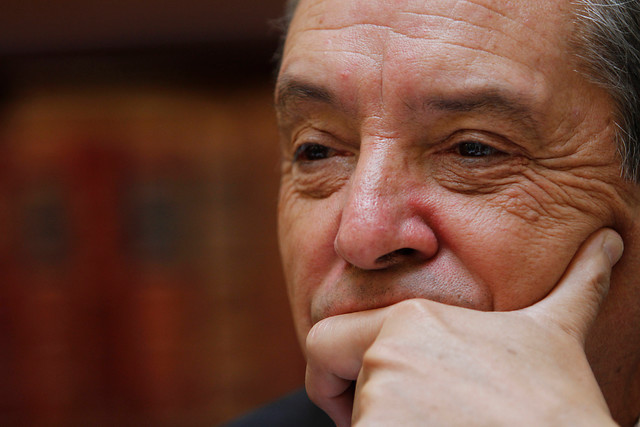 «La afirmación de Atria no es distinta a la del escudo nacional: por la razón o la fuerza»