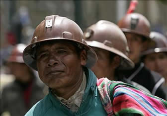 Bloqueos de trabajadores aumentan en Bolivia y afectan rutas hacia Argentina y Chile Bloqueos de trabajadores aumentan en Bolivia y afectan rutas hacia Argentina y Chile