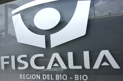Condenan sólo a tres años de libertad vigilada a abogada penquista que le robó más de $20 millones a sus clientes Condenan sólo a tres años de libertad vigilada a abogada penquista que le robó más de $20 millones a sus clientes