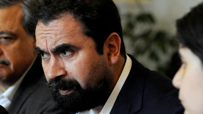 Diputado Gutiérrez y tuit contra Piñera: “Ese insulto es muy antiguo y hace referencia a una persona engreída que se preocupa sólo de sí mísmo y no de la polis” Diputado Gutiérrez y tuit contra Piñera: