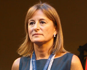 Ministra Benítez dice que compromiso de Chile de rebajar en 20% sus emisiones contaminantes se debió a “la emoción del momento” Ministra Benítez dice que compromiso de Chile de rebajar en 20% sus emisiones contaminantes se debió a