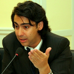 Marco Enríquez-Ominami propone crear un canal estatal que transmita sólo programas educativos Marco Enríquez-Ominami propone crear un canal estatal que transmita sólo programas educativos