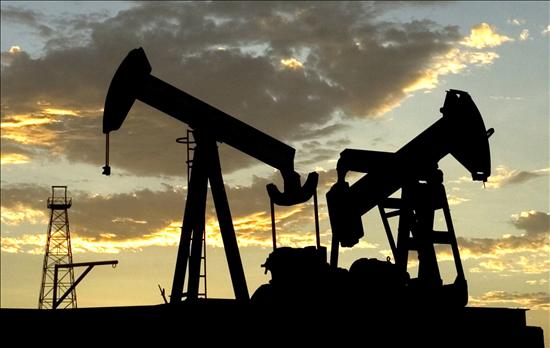 El petróleo cae tras alcanzar máximo de más de tres años ante crecientes tensiones en Irán El petróleo cae tras alcanzar máximo de más de tres años ante crecientes tensiones en Irán