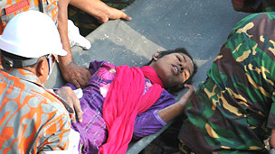 Tras 17 días, hallan a una sobreviviente entre los escombros de Bangladesh Tras 17 días, hallan a una sobreviviente entre los escombros de Bangladesh