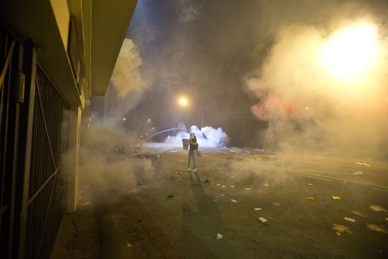 Protestas mundiales incrementan venta de gas lacrimógeno