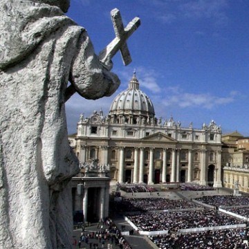 Un prelado italiano entre los detenidos en el caso del banco del Vaticano