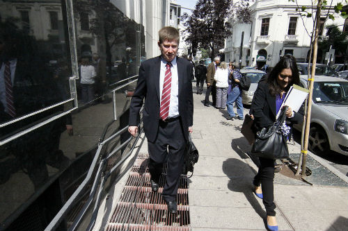 El abogado favorito de La Moneda que salvó a ejecutivos de farmacias condenados a “clases de ética” El abogado favorito de La Moneda que salvó a ejecutivos de farmacias condenados a “clases de ética”