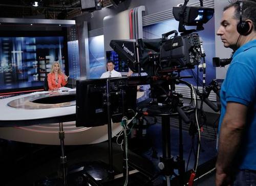 Televisión pública griega cumple un mes cerrada…con gran éxito de audiencia