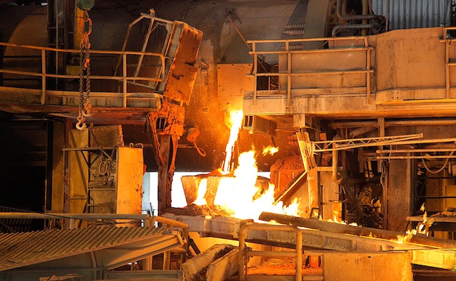Producción industrial se dispara 9,5% impulsada por repunte de las manufacturas y fuerte alza en minería