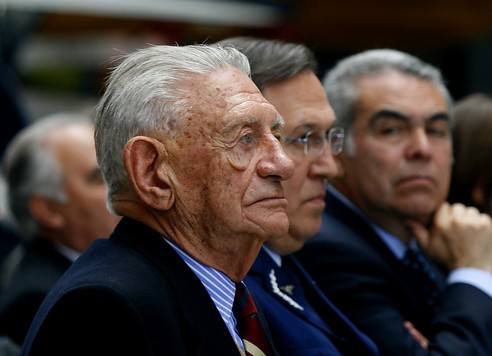 Piden procesamiento de Fernando Matthei como presunto autor de las torturas que sufrió Alberto Bachelet Piden procesamiento de Fernando Matthei como presunto autor de las torturas que sufrió Alberto Bachelet