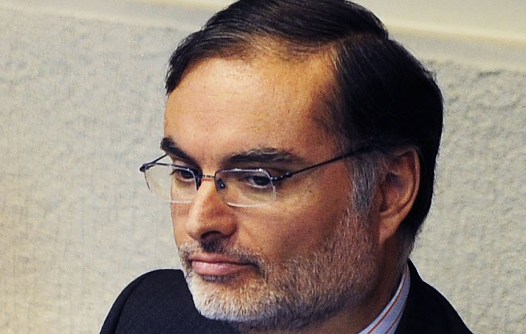 Fuerte presión de funcionarios del SII y parlamentarios para salida de Julio Pereira Fuerte presión de funcionarios del SII y parlamentarios para salida de Julio Pereira