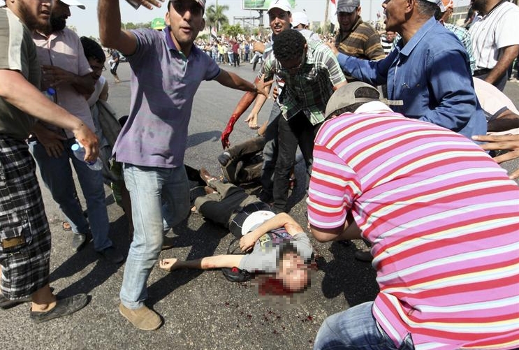 Masacre de islamistas dispara el temor a una guerra civil en Egipto Masacre de islamistas dispara el temor a una guerra civil en Egipto