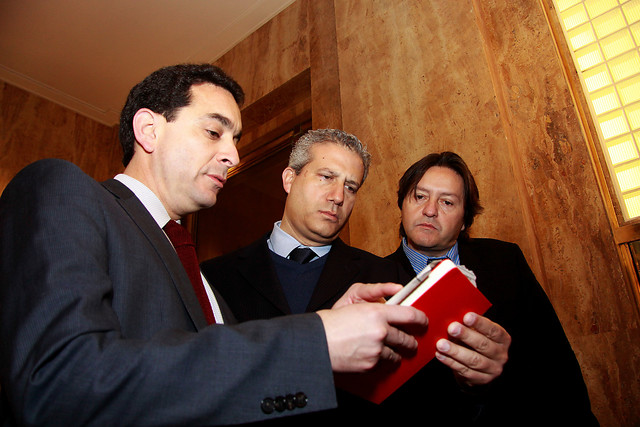 Jefes de bancadas de la oposición piden al contralor instructivo para evitar “intervencionismo electoral” del gobierno Jefes de bancadas de la oposición piden al contralor instructivo para evitar “intervencionismo electoral” del gobierno