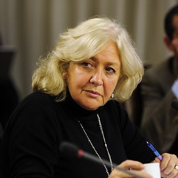 Directora de Ciper: «El Mercurio conspiró contra Allende, ¿no merecería que Agustín Edwards pida perdón?» Directora de Ciper: