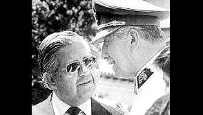 La locura moral de las FF.AA. y la urgente degradación de Pinochet y Contreras  