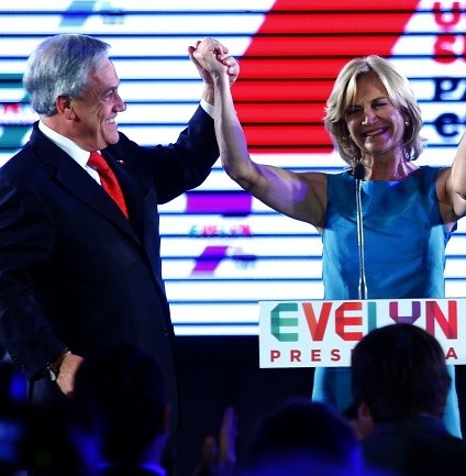 Piñera desoye reclamos de la oposición sobre intervencionismo electoral y se suma a figuras de gobierno en cena de Matthei Piñera desoye reclamos de la oposición sobre intervencionismo electoral y se suma a figuras de gobierno en cena de Matthei
