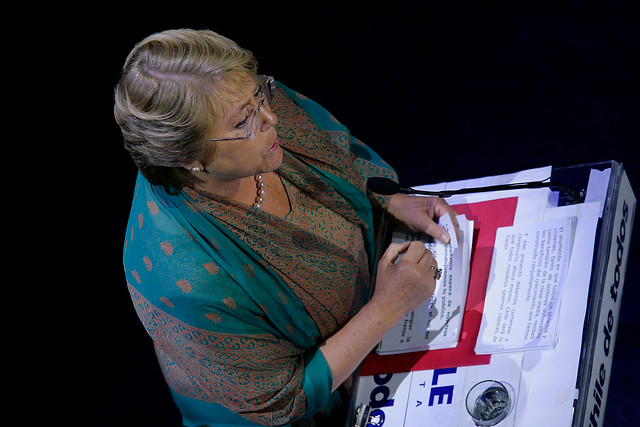 Bachelet mantiene ambigüedad táctica en su programa a la espera de correlación de fuerzas en el Congreso Bachelet mantiene ambigüedad táctica en su programa a la espera de correlación de fuerzas en el Congreso