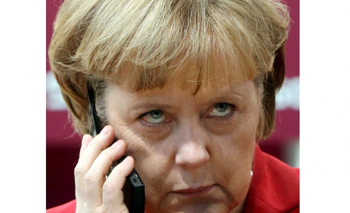 Merkel sospecha que EE.UU. espió su teléfono y pide explicaciones a Obama Merkel sospecha que EE.UU. espió su teléfono y pide explicaciones a Obama