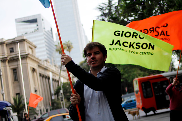 Giorgio Jackson propone reducir a la mitad el sueldo de los diputados Giorgio Jackson propone reducir a la mitad el sueldo de los diputados