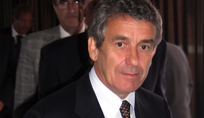 Investigación de la SVS apunta directamente a Leonidas Vial y Larraín Vial en el caso Cascadas Investigación de la SVS apunta directamente a Leonidas Vial y Larraín Vial en el caso Cascadas