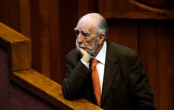 Ruiz Esquide (DC) pide vía oficio antecedentes al Gobierno sobre impacto de caso cascadas en el sistema de AFP Ruiz Esquide (DC) pide vía oficio antecedentes al Gobierno sobre impacto de caso cascadas en el sistema de AFP