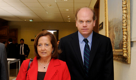 Senadores Patricio Walker y Soledad Alvear se abstienen de votar la “ley Hinzpeter” en comisión de Constitución del Senado Senadores Patricio Walker y Soledad Alvear se abstienen de votar la