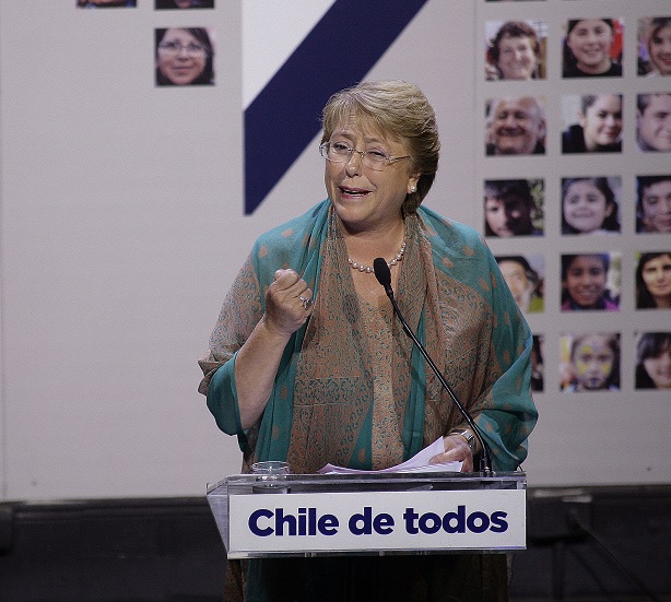 Programa de Bachelet mantiene indefinición por matrimonio igualitario y le hace guiño al PC por negociación colectiva Programa de Bachelet mantiene indefinición por matrimonio igualitario y le hace guiño al PC por negociación colectiva