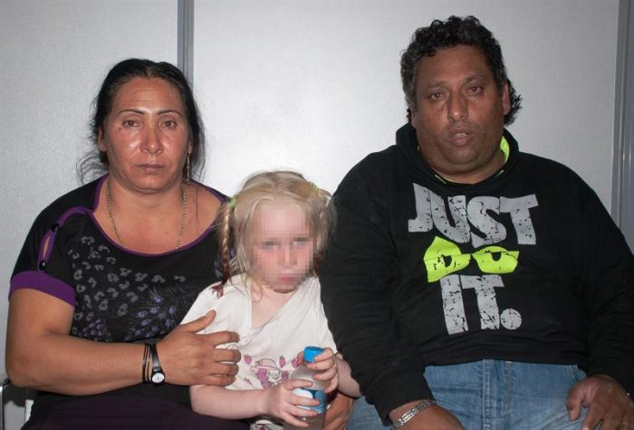Grecia pide ayuda a Interpol para identificar a niña rubia que podría ser víctima de tráfico de menores Grecia pide ayuda a Interpol para identificar a niña rubia que podría ser víctima de tráfico de menores