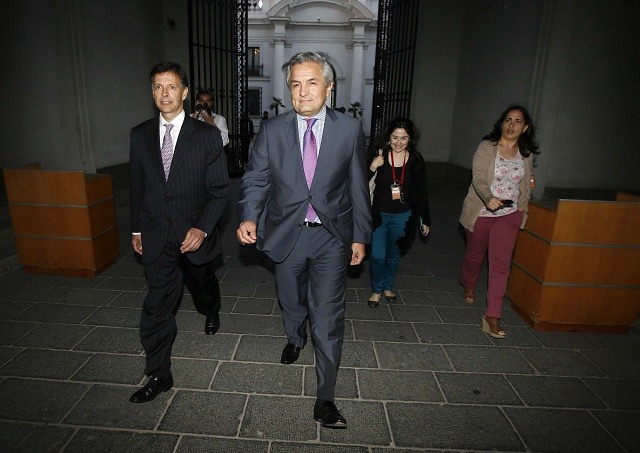 Gobierno sale a poner paños fríos ante paralización de Pascua Lama y la minera descarta cierre definitivo del proyecto Gobierno sale a poner paños fríos ante paralización de Pascua Lama y la minera descarta cierre definitivo del proyecto