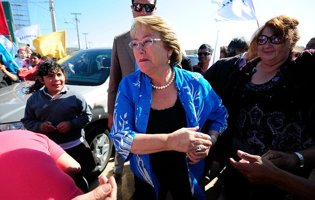 La madre y el hijo de Bachelet asisten a iniciativa de agradecimiento de exiliados en Alemania 