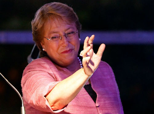 Falta de épica y abstención: la tarea de Bachelet de cara a la segunda vuelta 