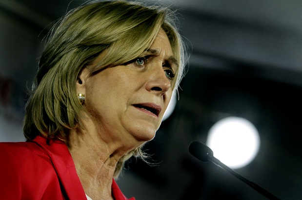 Matthei se aleja de votos de la derecha liberal y dice que “hay una amenaza fuerte a tener a Dios como centro de la vida” Matthei se aleja de votos de la derecha liberal y dice que “hay una amenaza fuerte a tener a Dios como centro de la vida”