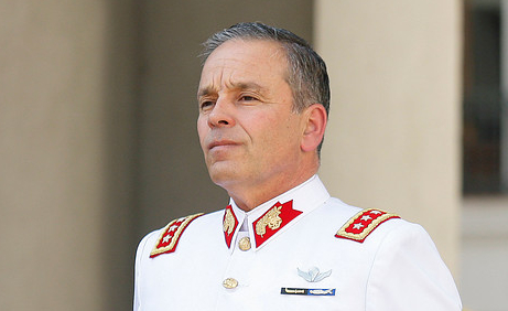 Piñera “descabeza” la plana mayor del Ejército y nombra al general Humberto Oviedo como nuevo comandante en jefe Piñera