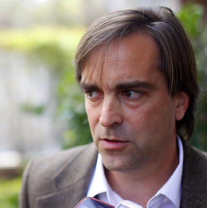El llamado de Evópoli a Piñera por las 40 horas: “Antes de acudir al TC, hay que enfriar la cabeza” El llamado de Evópoli a Piñera por las 40 horas: “Antes de acudir al TC, hay que enfriar la cabeza”