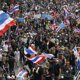 Tailandia: manifestantes opositores irrumpen en cuartel del ejército