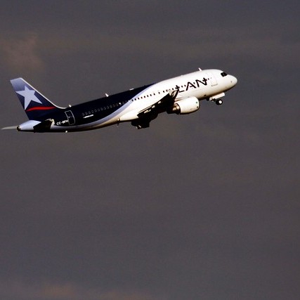 Justicia ratifica medida que evita expulsión de LAN de aeropuerto argentino Justicia ratifica medida que evita expulsión de LAN de aeropuerto argentino