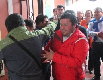 A golpes termina conferencia de prensa por la unidad entre RN y la UDI en La Serena A golpes termina conferencia de prensa por la unidad entre RN y la UDI en La Serena
