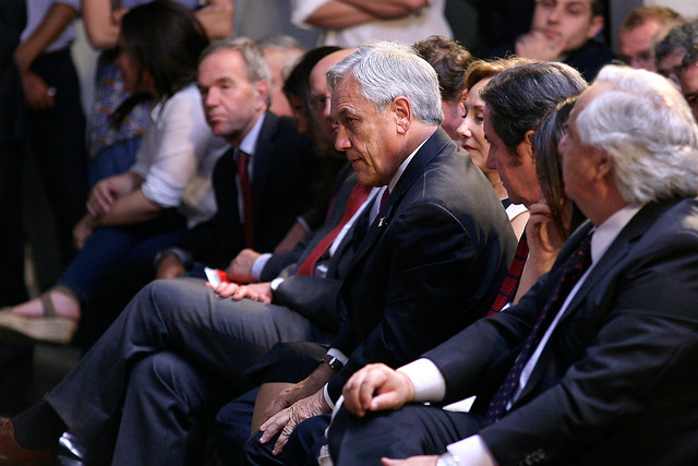 Piñera al pizarrón: ha cumplido sólo dos de sus treinta compromisos de campaña con la Iglesia Evangélica Piñera al pizarrón: ha cumplido sólo dos de sus treinta compromisos de campaña con la Iglesia Evangélica