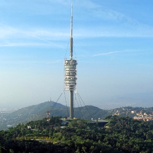 Gobierno revisa proyectos que compiten por torre-antena en Cerro San Cristóbal Gobierno revisa proyectos que compiten por torre-antena en Cerro San Cristóbal
