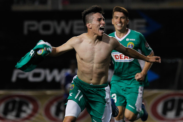 Audax se hizo fuerte de local al derrotar a Santiago Wanderers Audax se hizo fuerte de local al derrotar a Santiago Wanderers