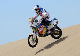 «Chaleco» López sufre caída y queda fuera del Dakar 2014