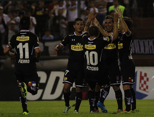 Colo Colo golea a Iquique y alcanza el liderato del Clausura junto a Palestino Colo Colo golea a Iquique y alcanza el liderato del Clausura junto a Palestino