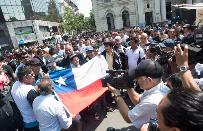 Fotorreportaje de la ciudad después del fallo: agitación en la TV, indiferencia en la calle Fotorreportaje de la ciudad después del fallo: agitación en la TV, indiferencia en la calle