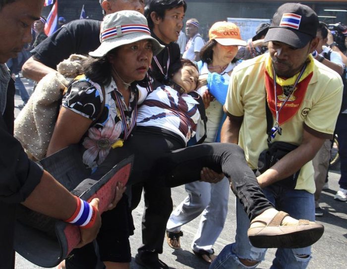 Al menos 31 heridos al estallar una granada contra manifestantes en Tailandia Al menos 31 heridos al estallar una granada contra manifestantes en Tailandia
