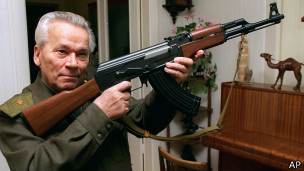 El remordimiento de Kalashnikov por las muertes causadas por su AK-47 El remordimiento de Kalashnikov por las muertes causadas por su AK-47