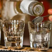 Vodka, el culpable de la alta mortalidad de hombres en Rusia Vodka, el culpable de la alta mortalidad de hombres en Rusia