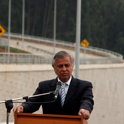 Alcalde de Talcahuano se resta de acto por 27F y acusa a Piñera de tener un afán personalista al abordar la reconstrucción