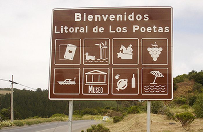 Los mejores cien poetas de Chile reunidos para debatir sobre la «hiperdictadura» Los mejores cien poetas de Chile reunidos para debatir sobre la «hiperdictadura»