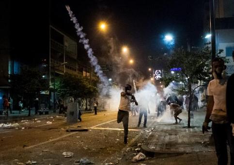 Ya van 39 muertos en protestas en Venezuela a pesar del pedido de Unasur contra la violencia Ya van 39 muertos en protestas en Venezuela a pesar del pedido de Unasur contra la violencia