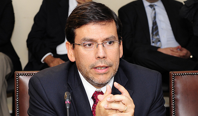 Arenas saca reforma tributaria dentro del plazo político y La Moneda anota daños marginales Arenas saca reforma tributaria dentro del plazo político y La Moneda anota daños marginales
